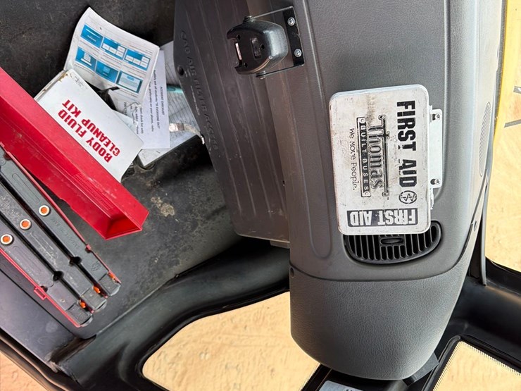 2008-thomas-saf-t-liner-c2-image-20