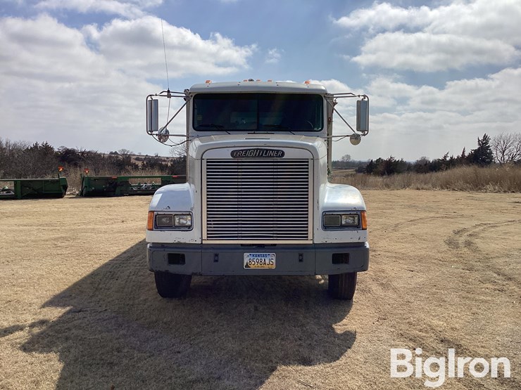 1993-freightliner-fld120-image-2