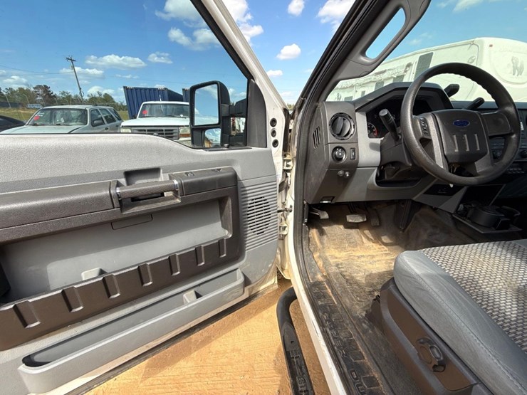 2015-ford-f250-xl-image-13