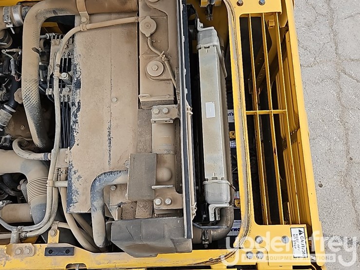 2016-komatsu-pc210-lc-11-image-46