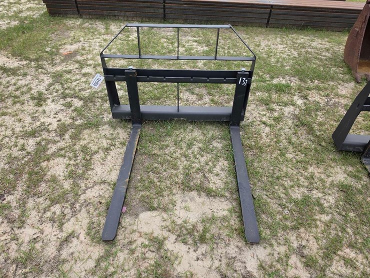 --skid-steer-pallet-fork-image-5