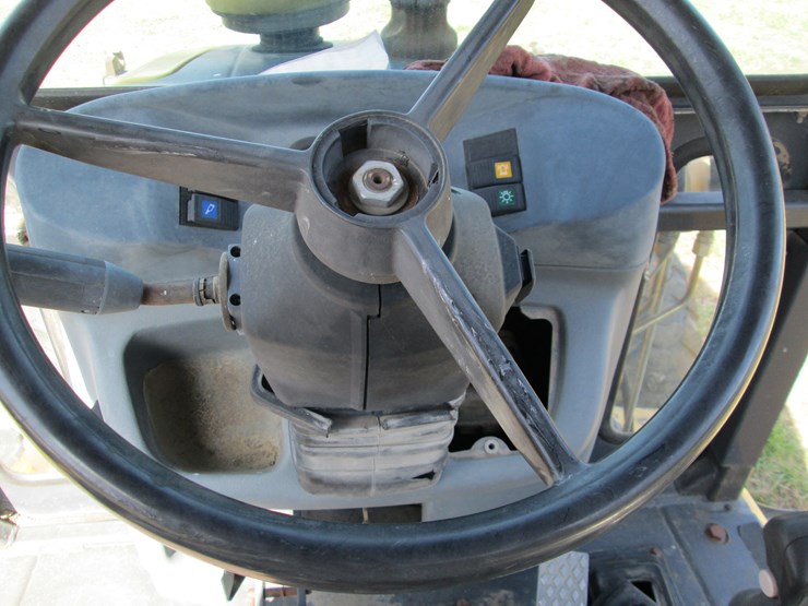 new-holland-b95b-image-39