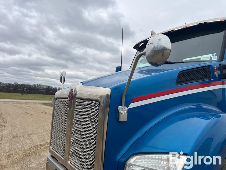 2017-kenworth-t880-image-16