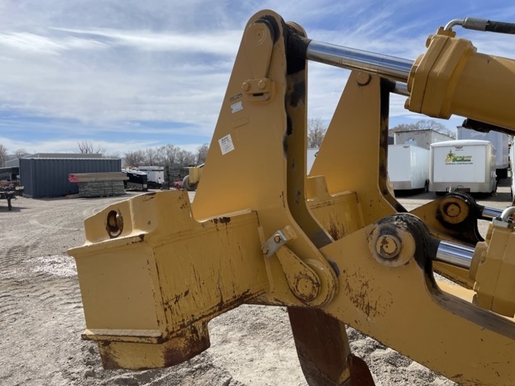 2015-caterpillar-d8t-image-34