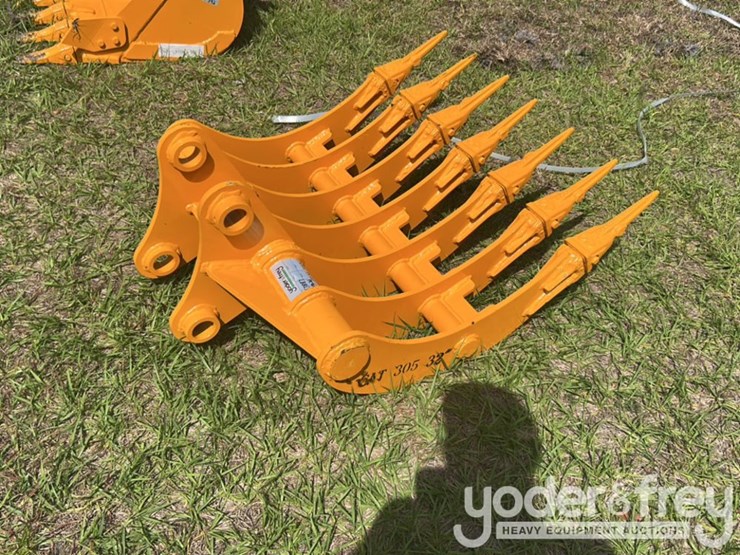 2026-caterpillar-305-image-8