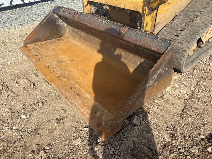 2017-caterpillar-239d-image-29