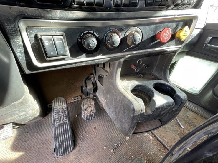 2007-kenworth-t800b-image-37