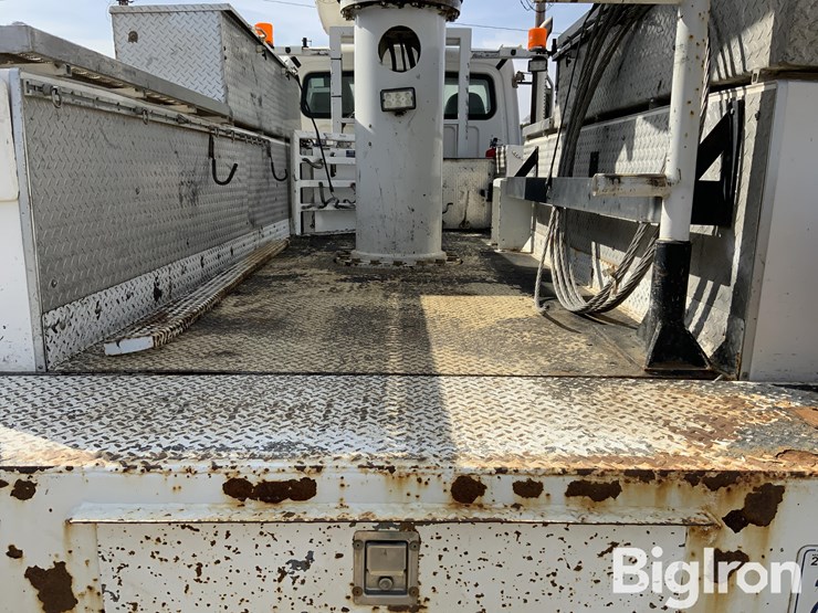 2015-freightliner-m2-106-image-15