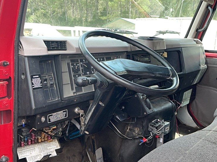 international-4700-image-12