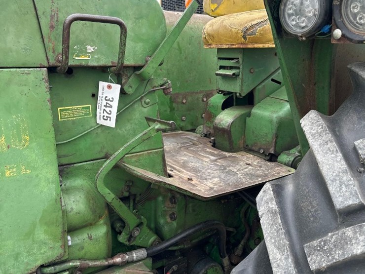 john-deere-4010-image-12