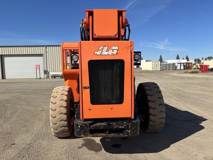 2016-jlg-8042-image-8