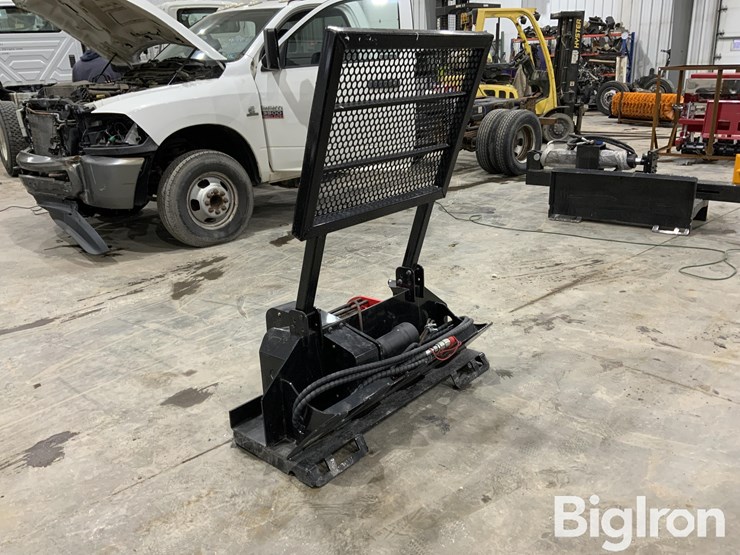 2025-massey-ferguson-730-image-3