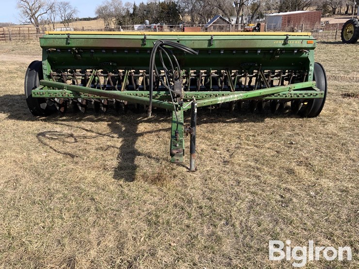 john-deere-8300-image-2