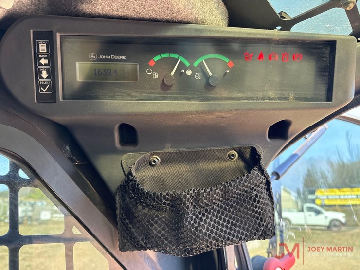 2023-deere-317g-image-19