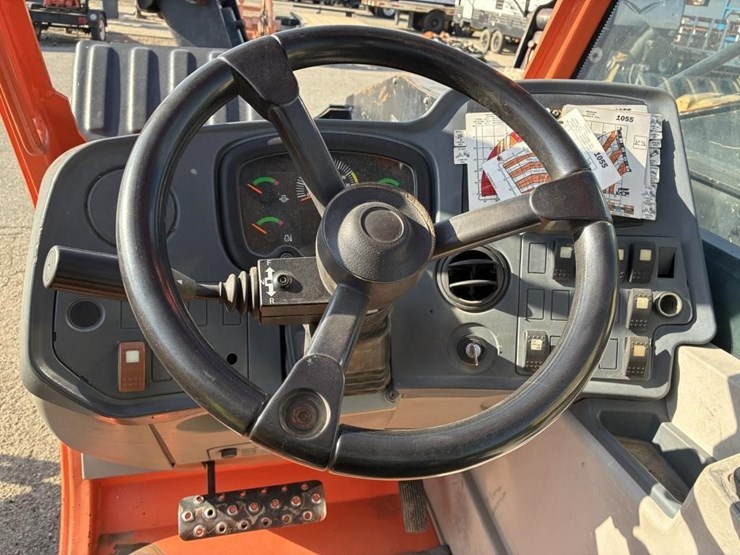 2015-jlg-1055-image-11