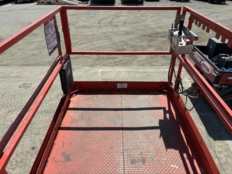 2014-skyjack-sj6832rt-image-17