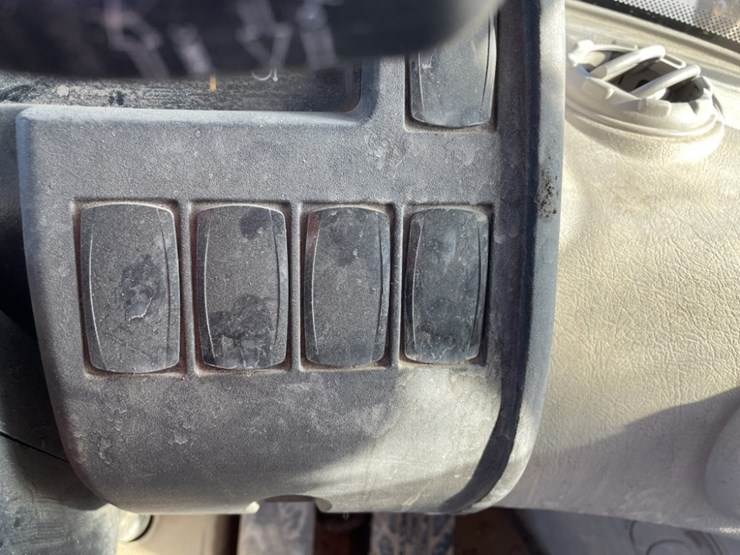 2021-volvo-l220h-image-44