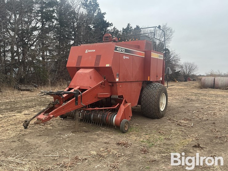 hesston-4910-image-1
