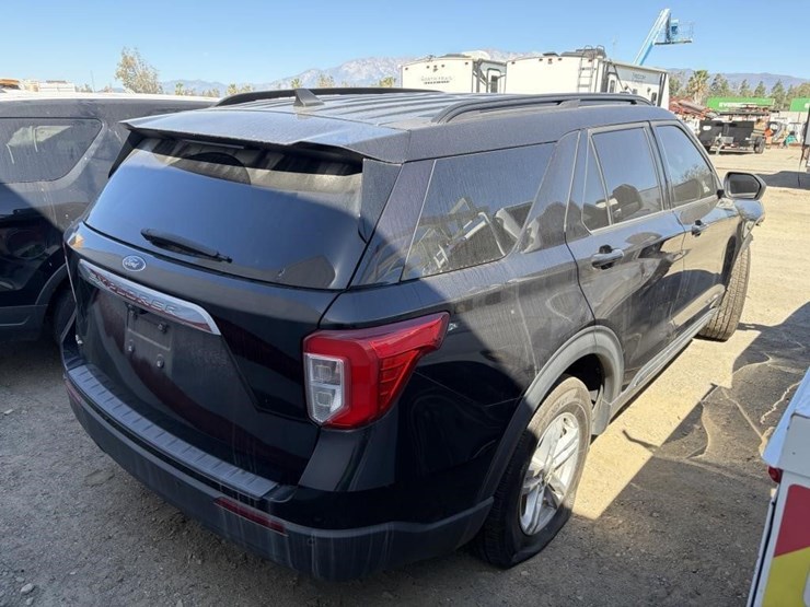 2022-ford-explorer-image-3