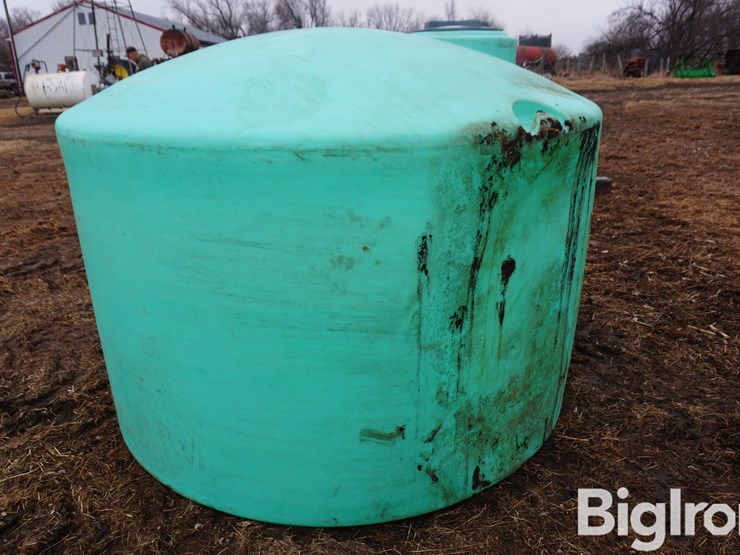 1550-gal-poly-water-tank-image-3