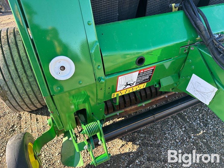 2012-john-deere-568-image-16