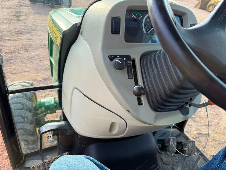 john-deere-3033r-image-44