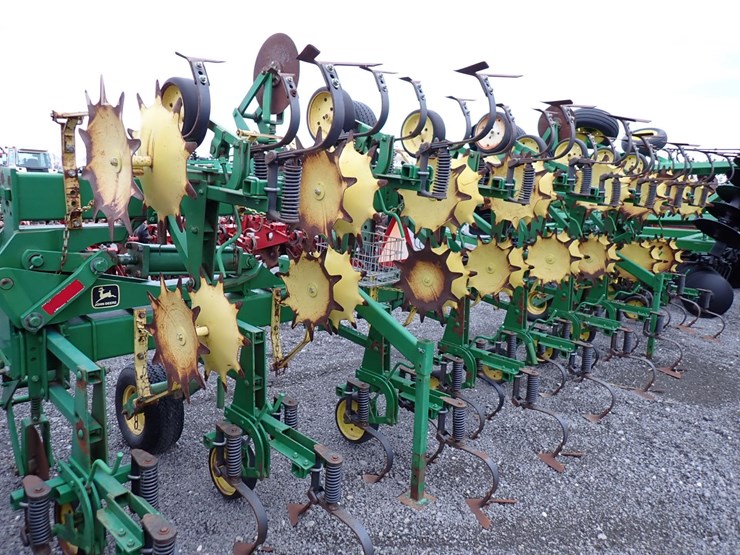 john-deere-845-image-4