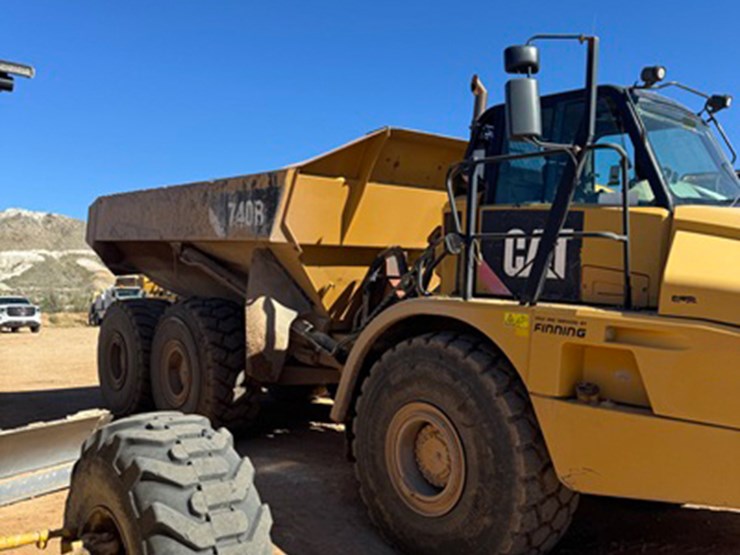 2013-caterpillar-740b-image-3