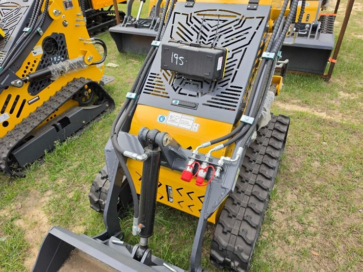 --absolute---new---stand-on-mini-skid-image-7