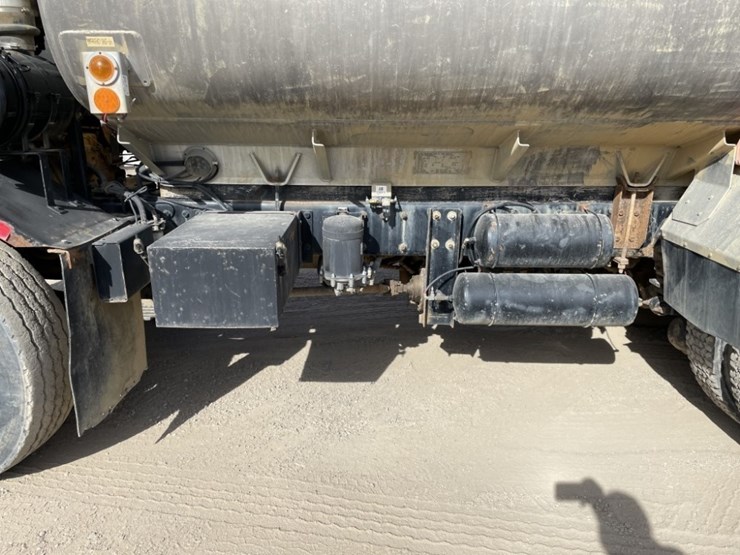 1997-peterbilt-320-image-18