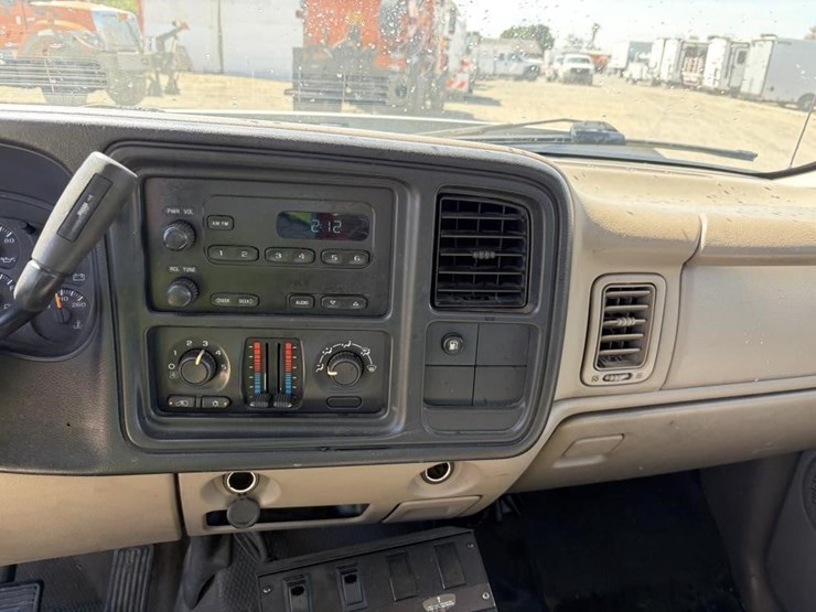 2005-chevrolet-2500-image-16