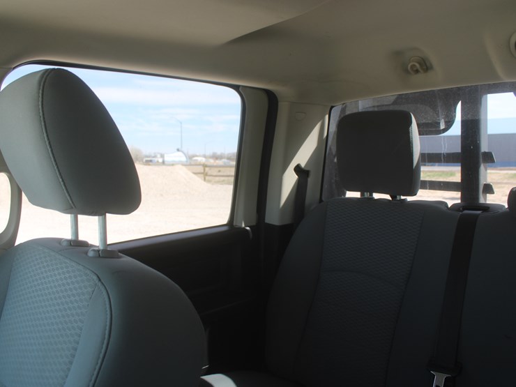 2015-dodge-3500-image-34