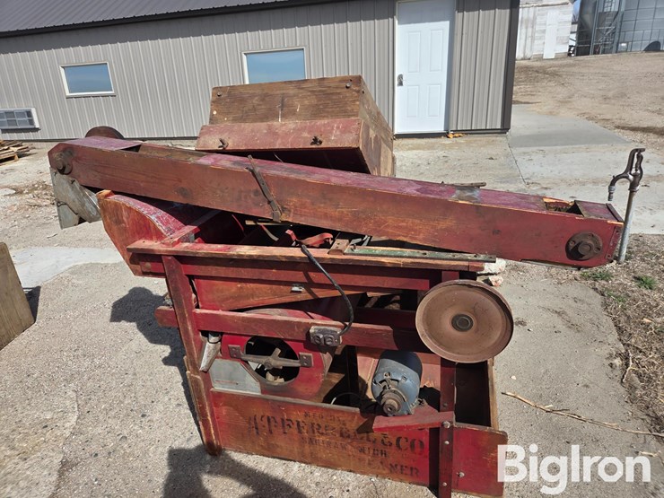 a-t-ferrell-clipper-fanning-mill-image-8