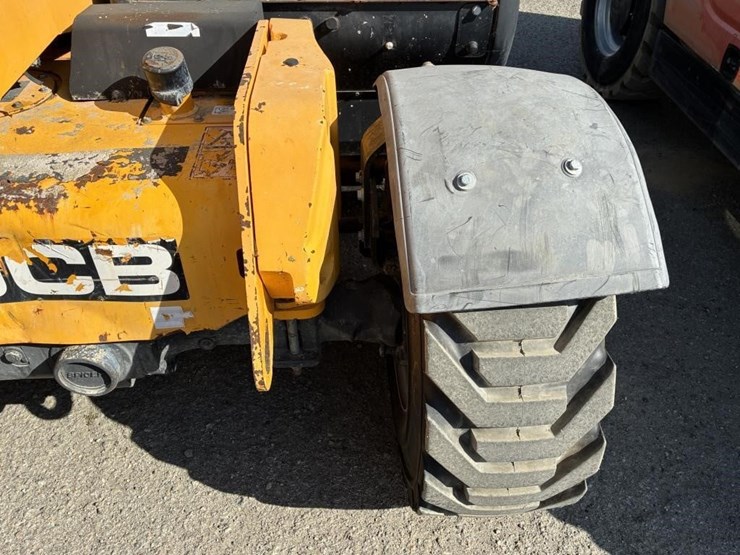 2015-jcb-525-image-10