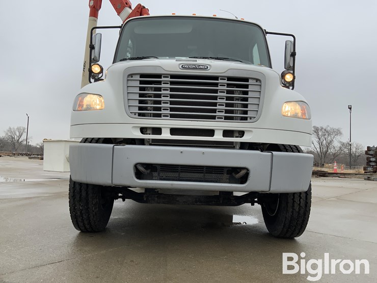 2012-freightliner-m2-106-image-17