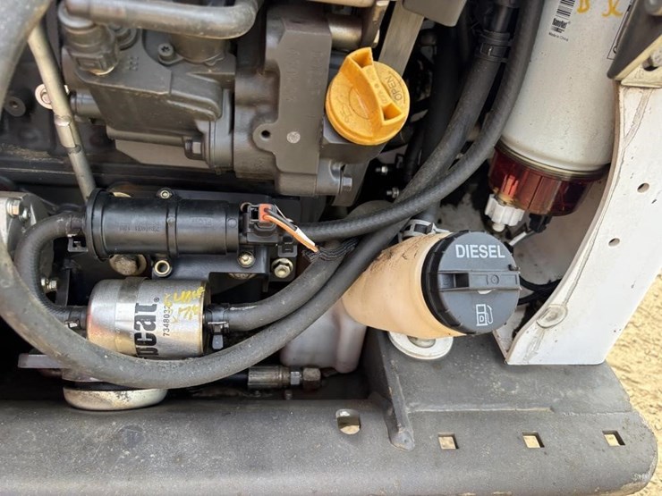 2021-bobcat-t450-image-36