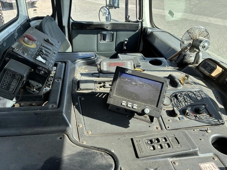 2010-autocar-xpeditor-image-11