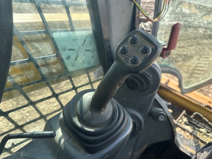 2017-caterpillar-239d-image-33