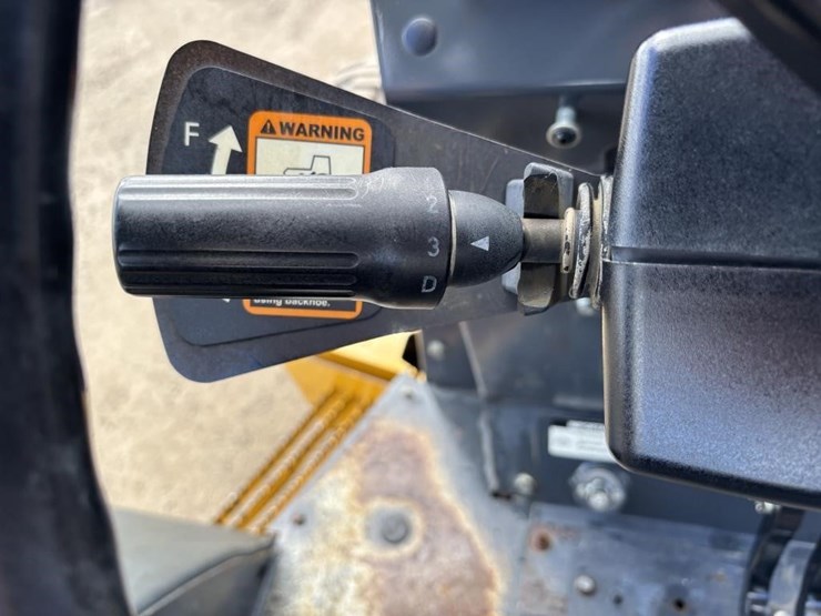 2018-deere-210lep-image-31