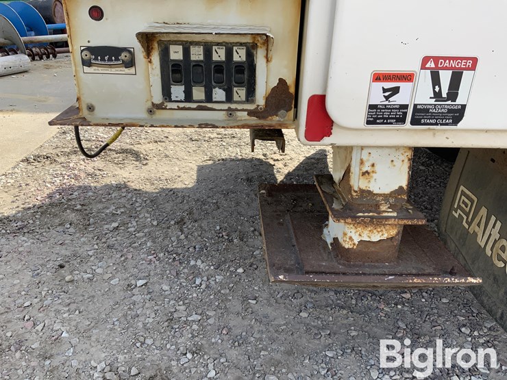 2015-freightliner-m2-106-image-13