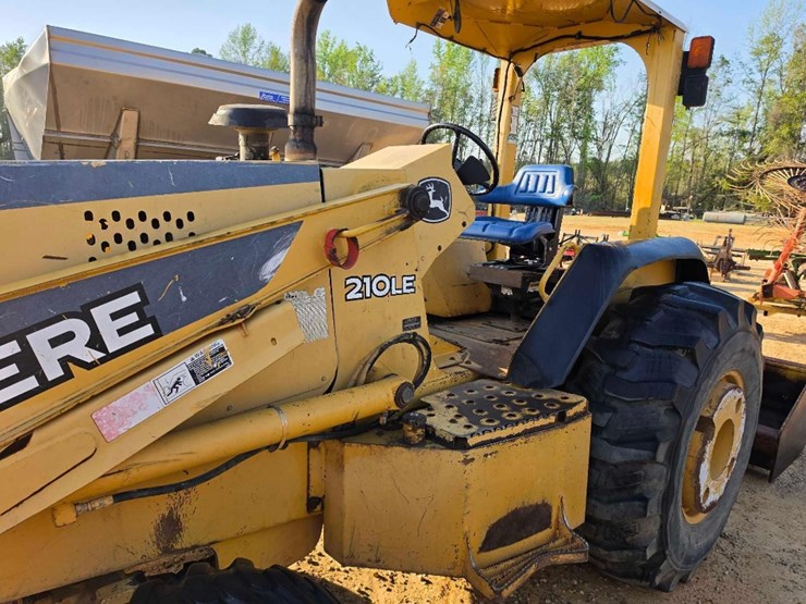 john-deere-210-image-9
