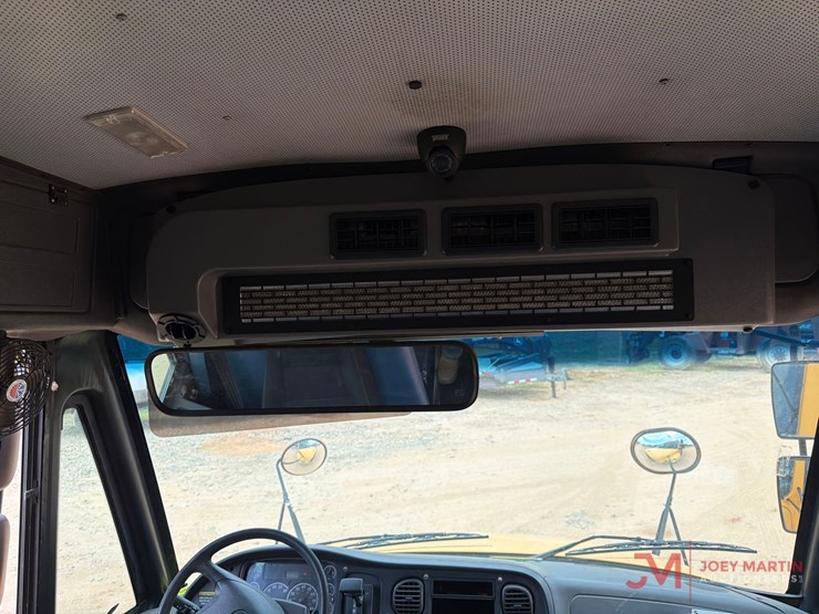 2008-thomas-saf-t-liner-c2-image-19