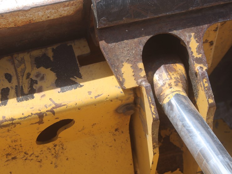 john-deere-325-image-43