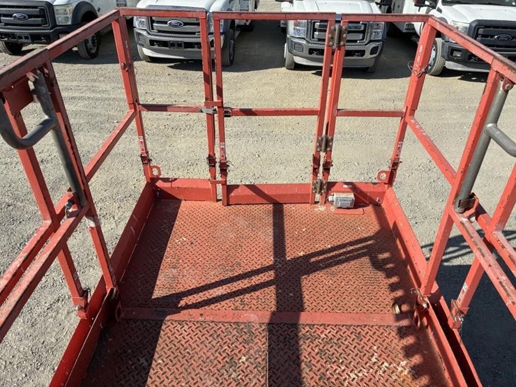 2018-skyjack-sj6826rt-image-19