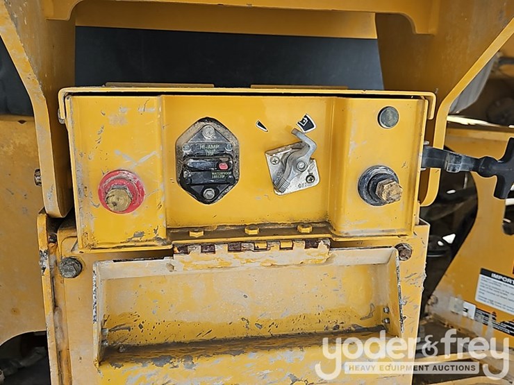 2017-deere-624k-image-22