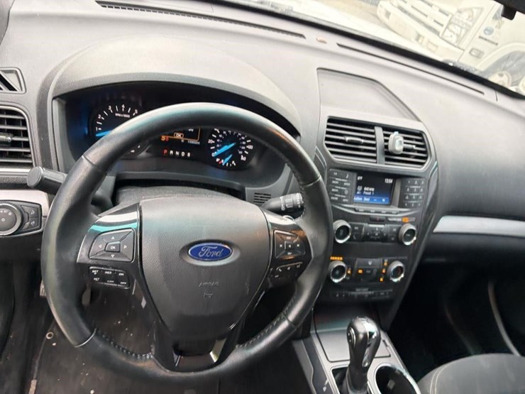 2019-ford-explorer-xlt-image-13