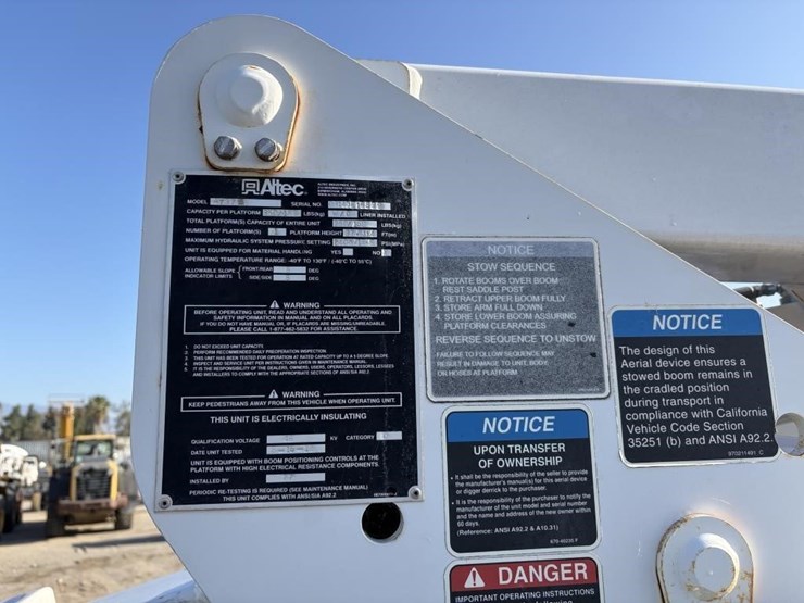 2014-freightliner-m2-106-image-5