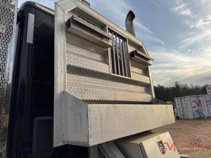 2019-peterbilt-567-image-19