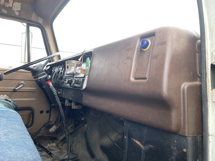 #113-•-1982-international-1754-single-axle-grain-truck-(has-wi-title)-image-60