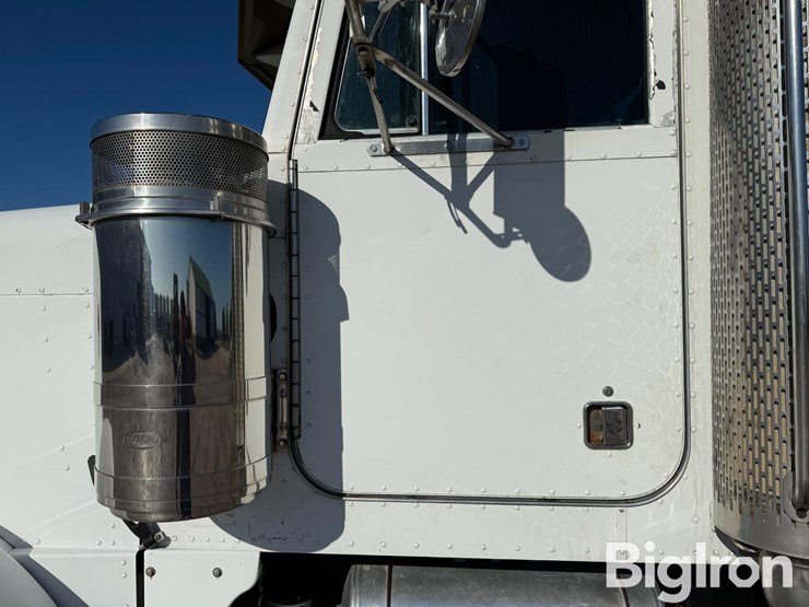 1997-peterbilt-378-image-13